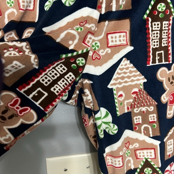 Disney Gingerbread Pjs Set Size Small 4-6 - Picture 4 of 8